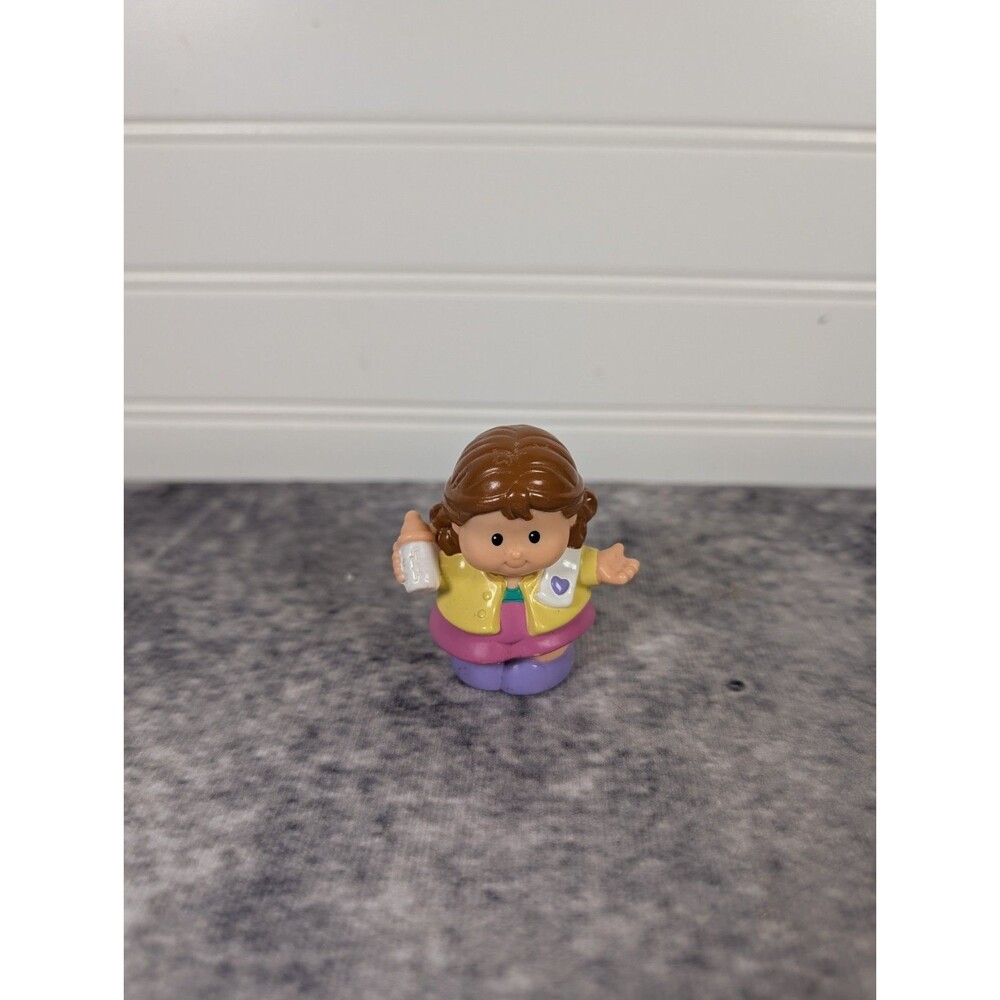 Fisher Price Little People Mom Mother Figure Baby Bottle Yellow Pink  Brown Hair